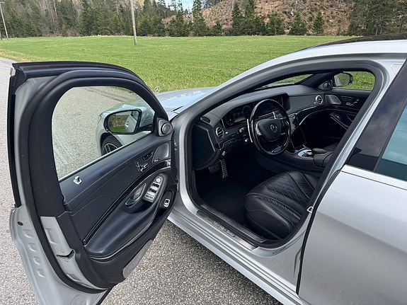 Mercedes-Benz S400 4 of 5