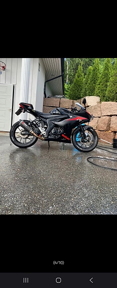 Suzuki GSX-R 125 4 of 6