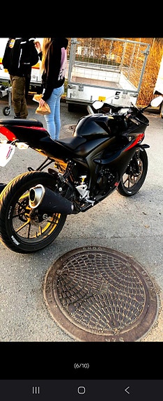 Suzuki GSX-R 125 3 of 6
