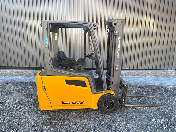Jungheinrich EFG218 2 of 5