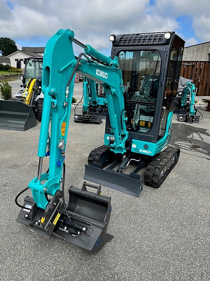 Kobelco SK17SR-3E 2 of 5