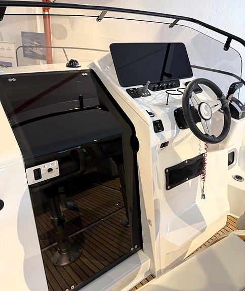 Beneteau Flyer 8 SunDeck – Se den på vår messe på Vollen Marina 5.-6. september 14 of 30