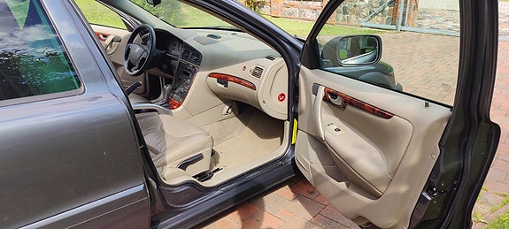Volvo XC70 24 of 30