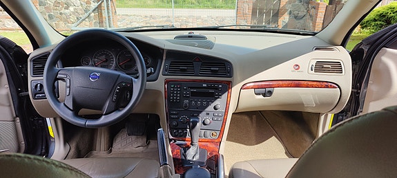 Volvo XC70 25 of 30