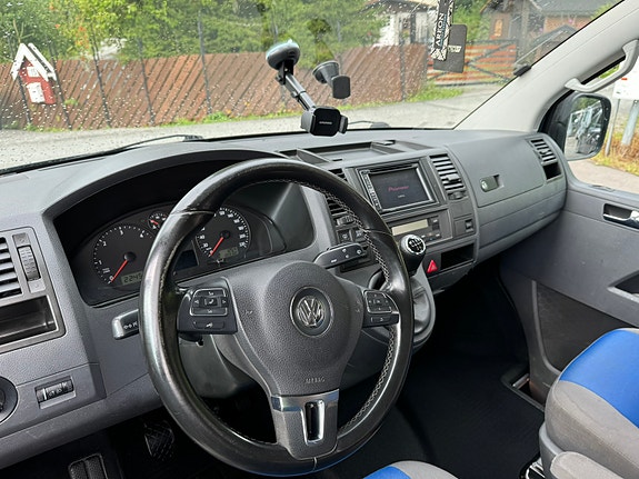 Volkswagen Caravelle 25 of 30