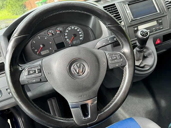 Volkswagen Caravelle 26 of 30