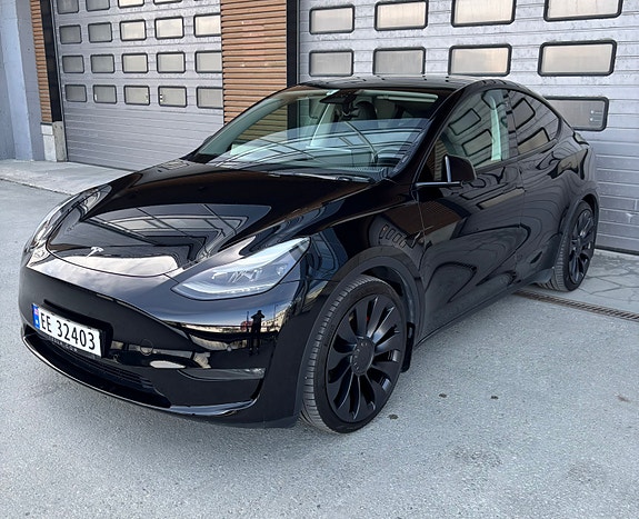 Tesla Model Y 3 of 15