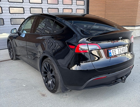 Tesla Model Y 5 of 15