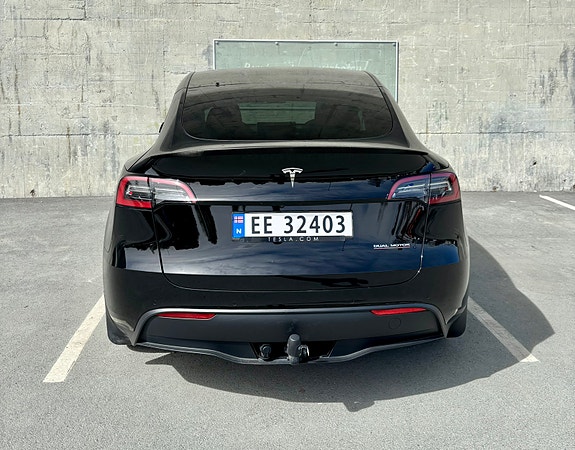 Tesla Model Y 4 of 15