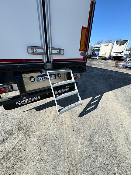 Chereau FRC trailer (Europa høyde!)  med Carrier HE19 2-temp. Bommer for lasting i 2 høyder. 8110 mm akselavstand. Stor pallekasse med delingsvegg. Løft på første aksel. Vi har den på lager! 4 of 13