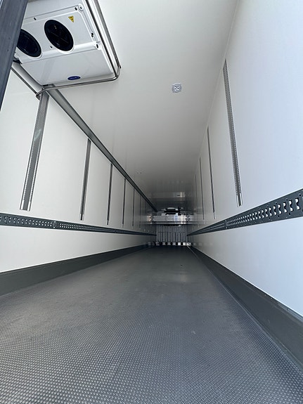 Chereau FRC trailer (Europa høyde!)  med Carrier HE19 2-temp. Bommer for lasting i 2 høyder. 8110 mm akselavstand. Stor pallekasse med delingsvegg. Løft på første aksel. Vi har den på lager! 6 of 13