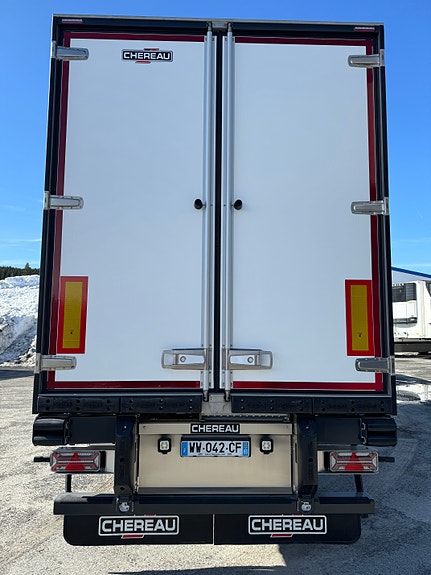 Chereau FRC trailer (Europa høyde!)  med Carrier HE19 2-temp. Bommer for lasting i 2 høyder. 8110 mm akselavstand. Stor pallekasse med delingsvegg. Løft på første aksel. Vi har den på lager! 3 of 13