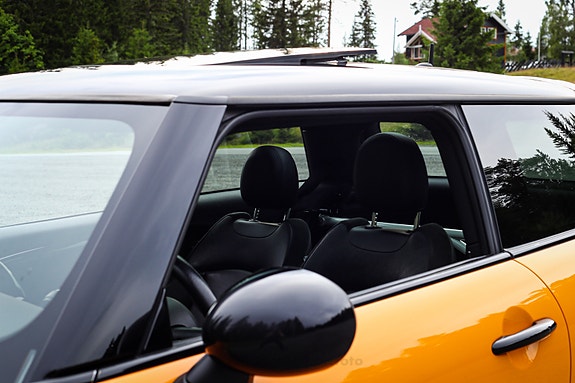 MINI Cooper S 23 of 30