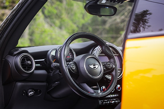 MINI Cooper S 17 of 30