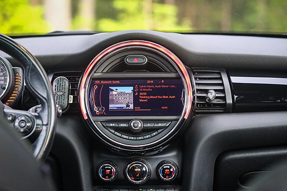 MINI Cooper S 21 of 30