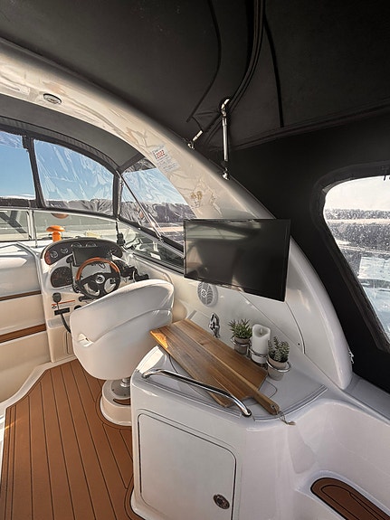 Sea Ray 315 Sundancer. Nytt drev og propeller 2022 8 of 30