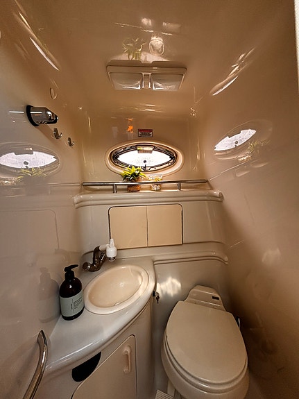 Sea Ray 315 Sundancer. Nytt drev og propeller 2022 22 of 30