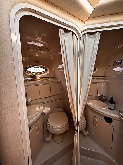 Sea Ray 315 Sundancer. Nytt drev og propeller 2022 21 of 30