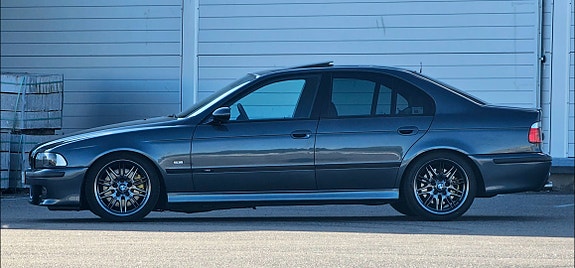 BMW M5 2 of 13