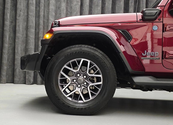 Jeep Wrangler 15 of 24