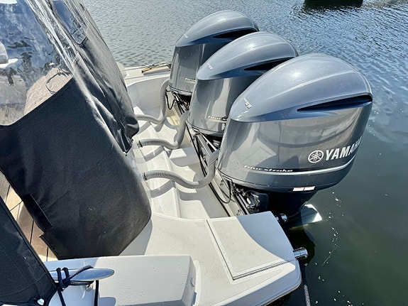 Sessa Key Largo 36 m/Yamaha 350x3 - Se video 8 of 30