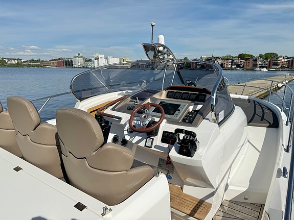 Sessa Key Largo 36 m/Yamaha 350x3 - Se video 15 of 30