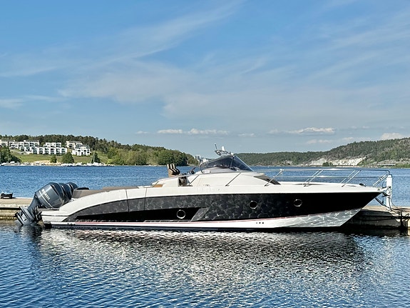 Sessa Key Largo 36 m/Yamaha 350x3 - Se video 3 of 5