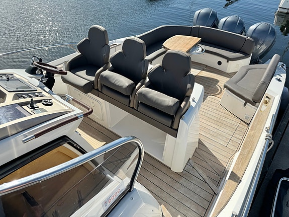 Sessa Key Largo 36 m/Yamaha 350x3 - Se video 13 of 30