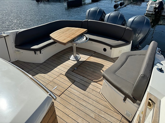 Sessa Key Largo 36 m/Yamaha 350x3 - Se video 14 of 30