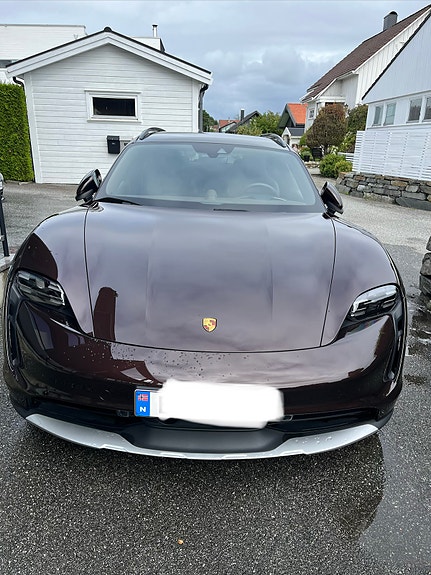 Porsche Taycan 3 of 9