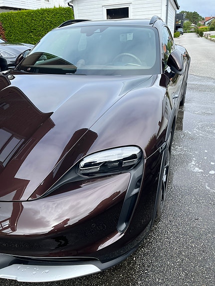 Porsche Taycan 9 of 9