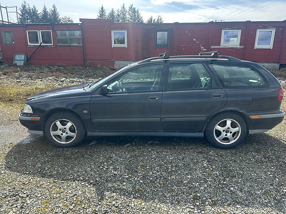 Volvo V40 3 of 10