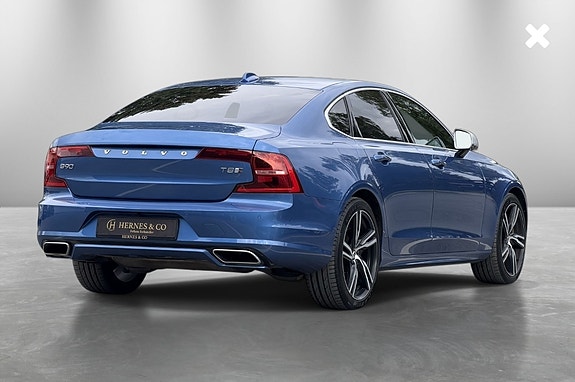 Volvo S90 2 of 5