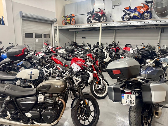 BMW 1000XR 15 of 16