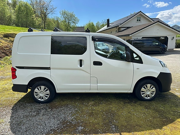 Nissan NV200 3 of 19