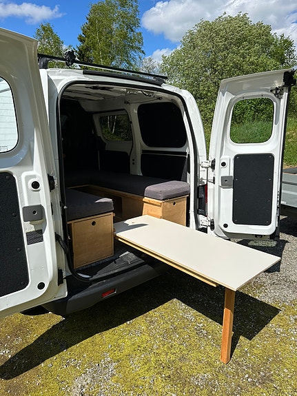 Nissan NV200 10 of 19