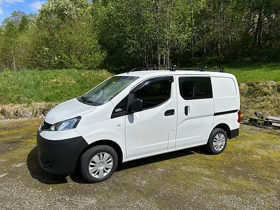 Nissan NV200 2 of 19