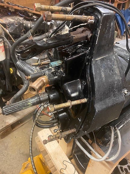 Komplett Mercruiser 7,3l 270 HK med Bravo 3X gear selges 15 of 26