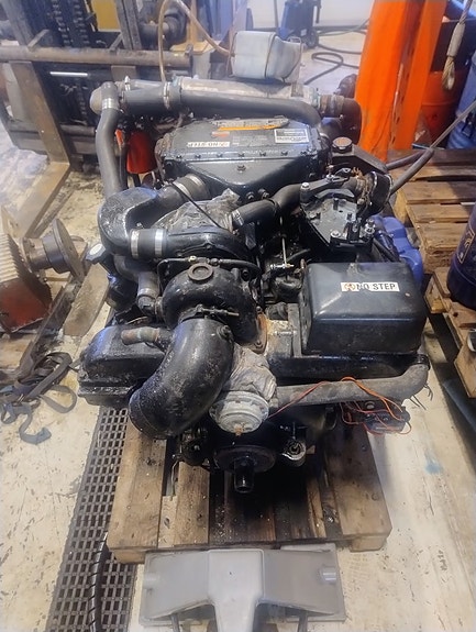 Komplett Mercruiser 7,3l 270 HK med Bravo 3X gear selges 2 of 26