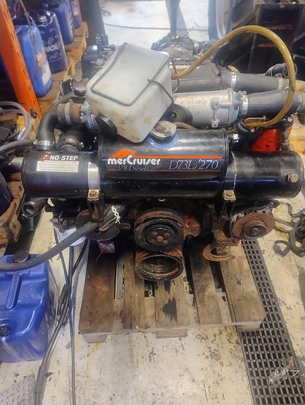 Komplett Mercruiser 7,3l 270 HK med Bravo 3X gear selges 3 of 26