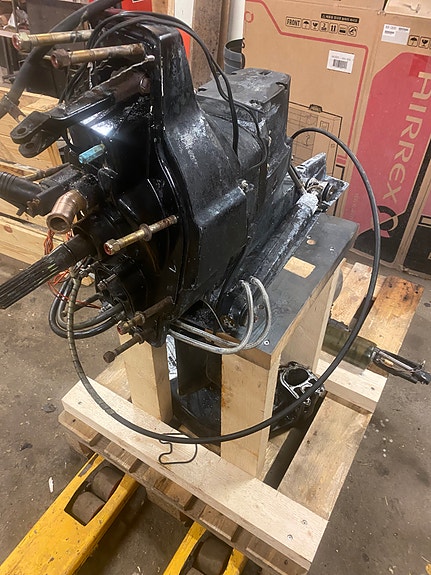 Komplett Mercruiser 7,3l 270 HK med Bravo 3X gear selges 10 of 26