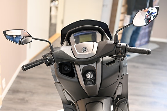 Yamaha Nmax 125 4 of 6