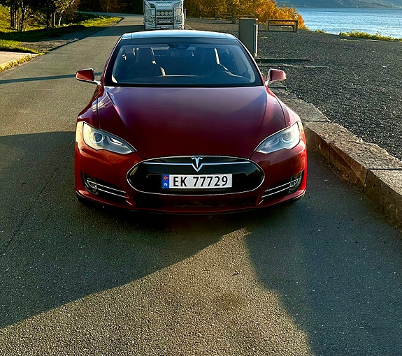 Tesla Model S 5 of 15