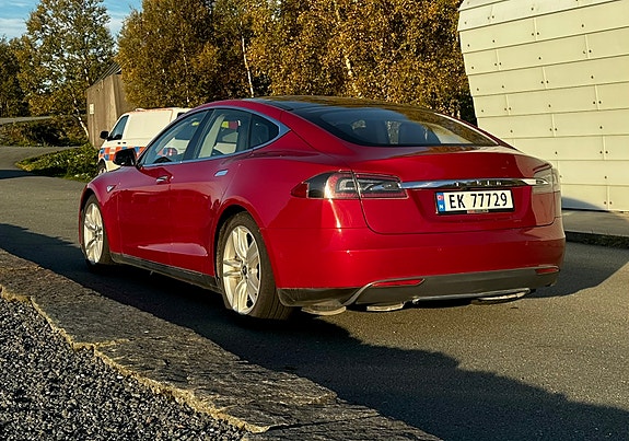 Tesla Model S 2 of 15
