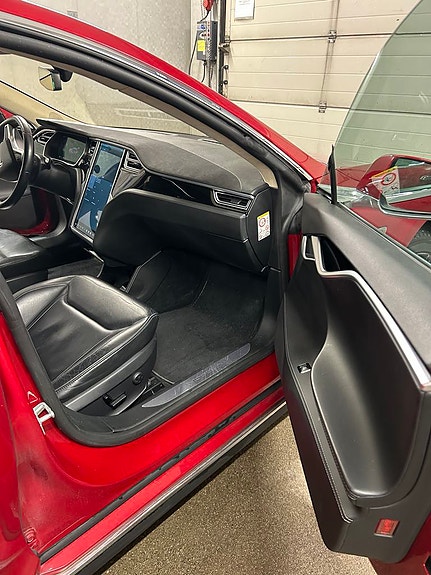 Tesla Model S 13 of 15