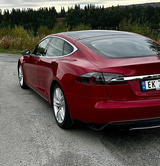 Tesla Model S 9 of 15