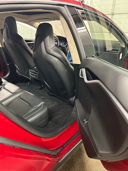 Tesla Model S 12 of 15