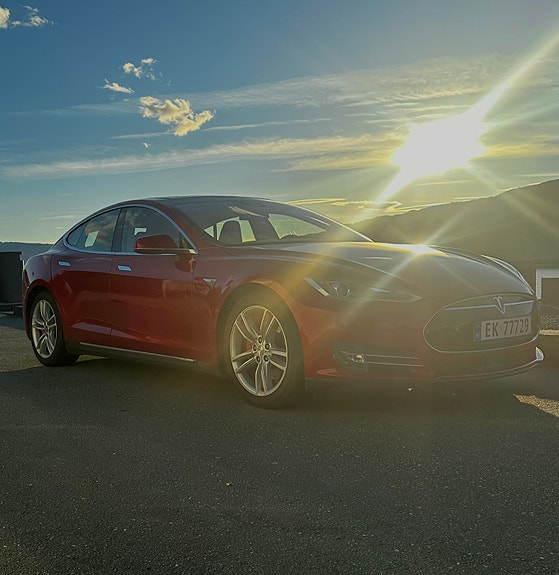 Tesla Model S 4 of 15