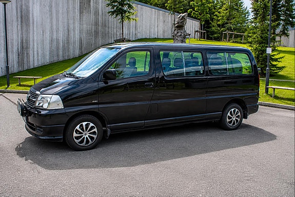 Toyota HiAce 2 of 25