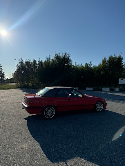 BMW 318i 5 of 8